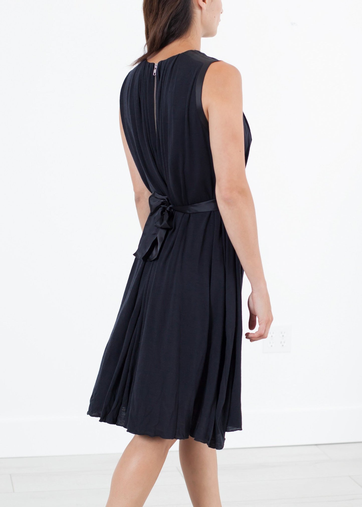 Sleeveless Pleated Dress in Navy Bis
