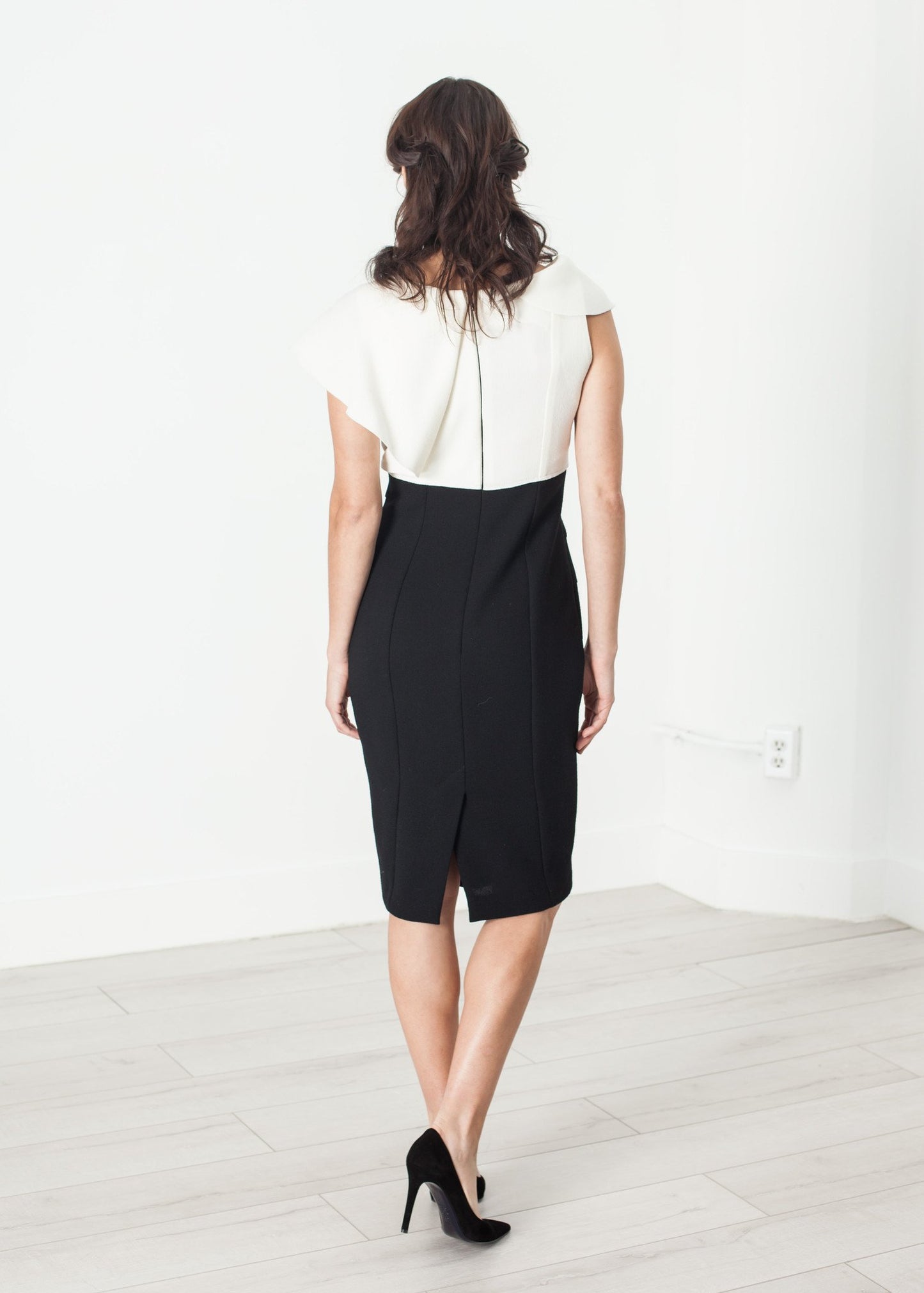 Asymmetric Dress in Cream/Black Bis